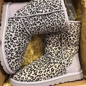 UGG  Classic Short  Boots Lavender Leopard Size 6